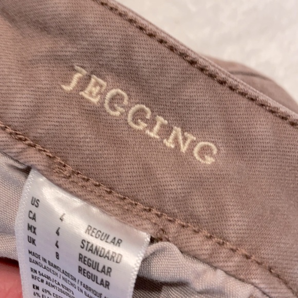 American Eagle Distressed Jegging Pants - Picture 7 of 8